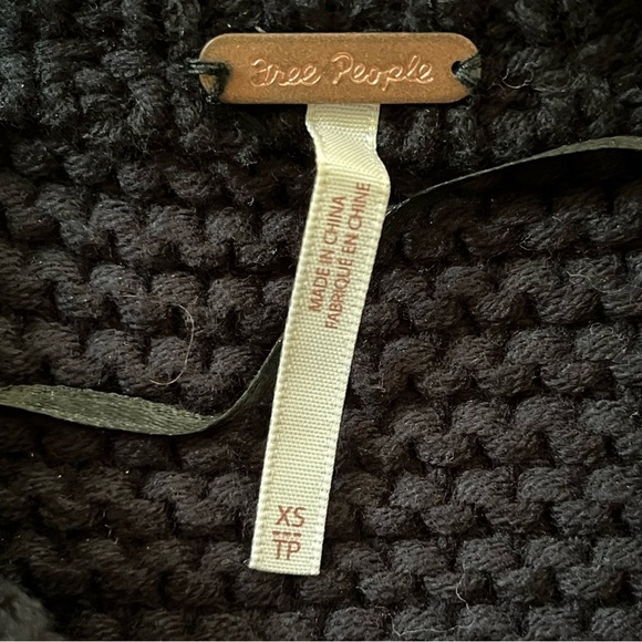FREE PEOPLE Dream Cable Crew Sweater XS Fisherman Chunky Knit Comfy Cozy Soft - Picture 10 of 14